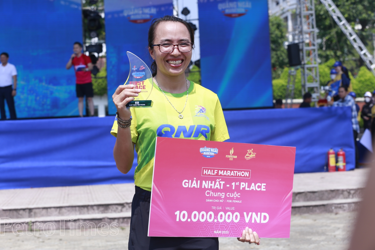 Trao hơn 250 triệu đồng cho các VĐV đạt giải tại Giải chạy Quảng Ngãi Marathon – CUP BSR năm 2023