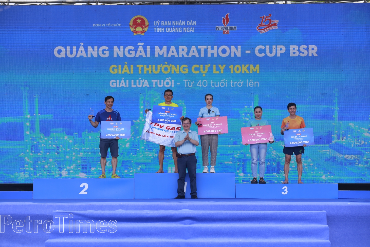 Trao hơn 250 triệu đồng cho các VĐV đạt giải tại Giải chạy Quảng Ngãi Marathon – CUP BSR năm 2023