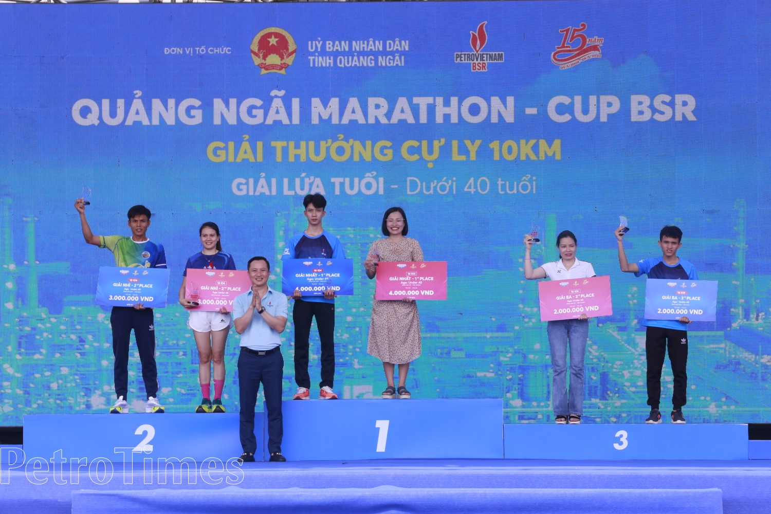 Trao hơn 250 triệu đồng cho các VĐV đạt giải tại Giải chạy Quảng Ngãi Marathon – CUP BSR năm 2023