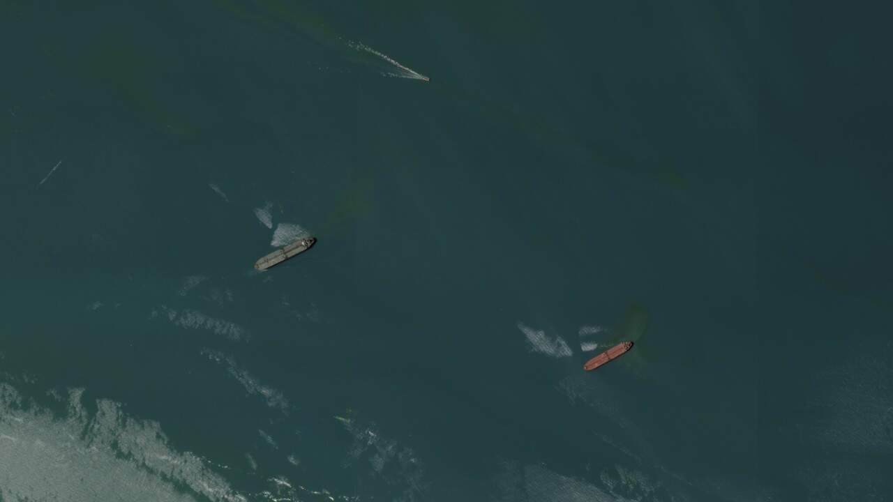 Tiết lộ hình ảnh vệ tinh chụp cảnh Iran bắt giữ tàu chở dầu đang trên