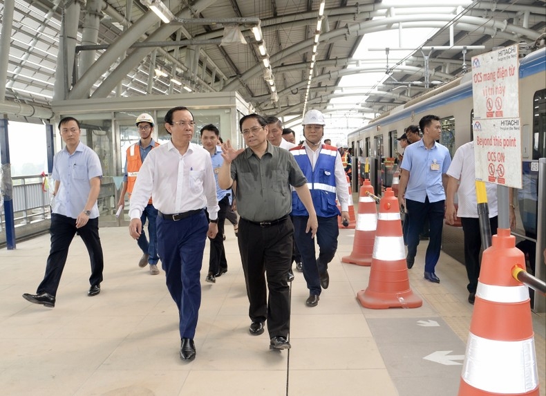 Thủ tướng Phạm Minh Chính thị sát tuyến Metro 1 Bến Thành-Suối Tiên (Thành phố Hồ Chí Minh) tại Ga Rạch Chiếc tháng 4/2023