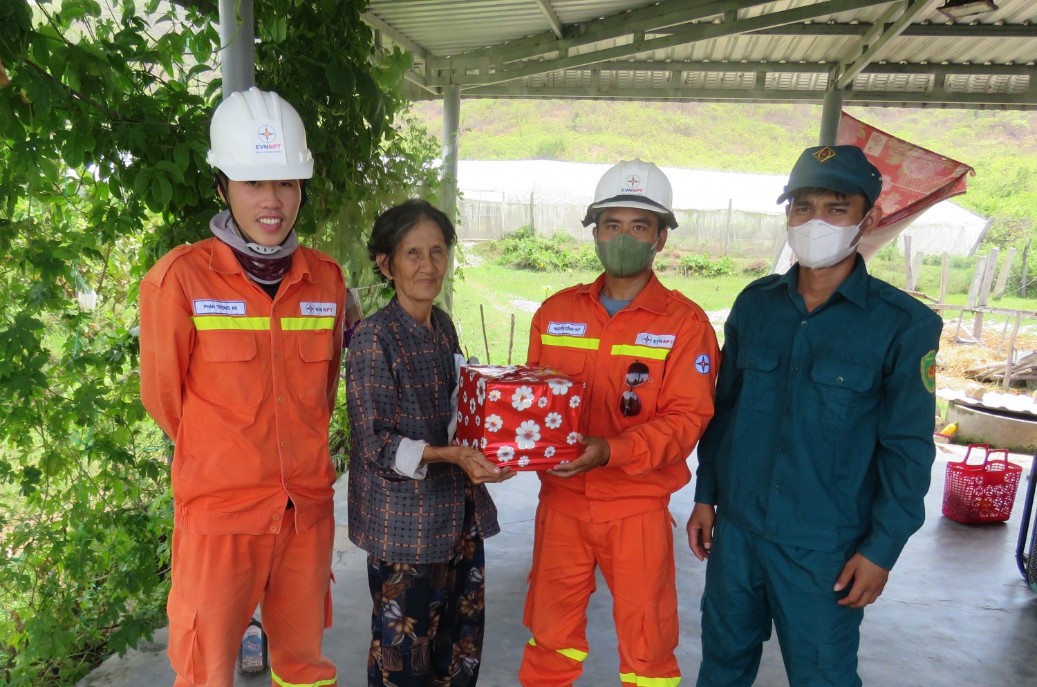 Tuyên truyền bảo vệ hành lang an toàn lưới điện truyền tải trên địa bàn tỉnh Bình Thuận