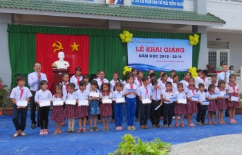 Phú Quốc POC trao học bổng cho học sinh nghèo tỉnh Kiên Giang nhân dịp năm học mới