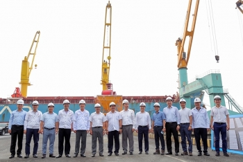 [PetroTimesMedia] Chủ tịch HĐTV Petrovietnam Hoàng Quốc Vượng kiểm tra chuỗi dự án kho chứa LNG Thị Vải