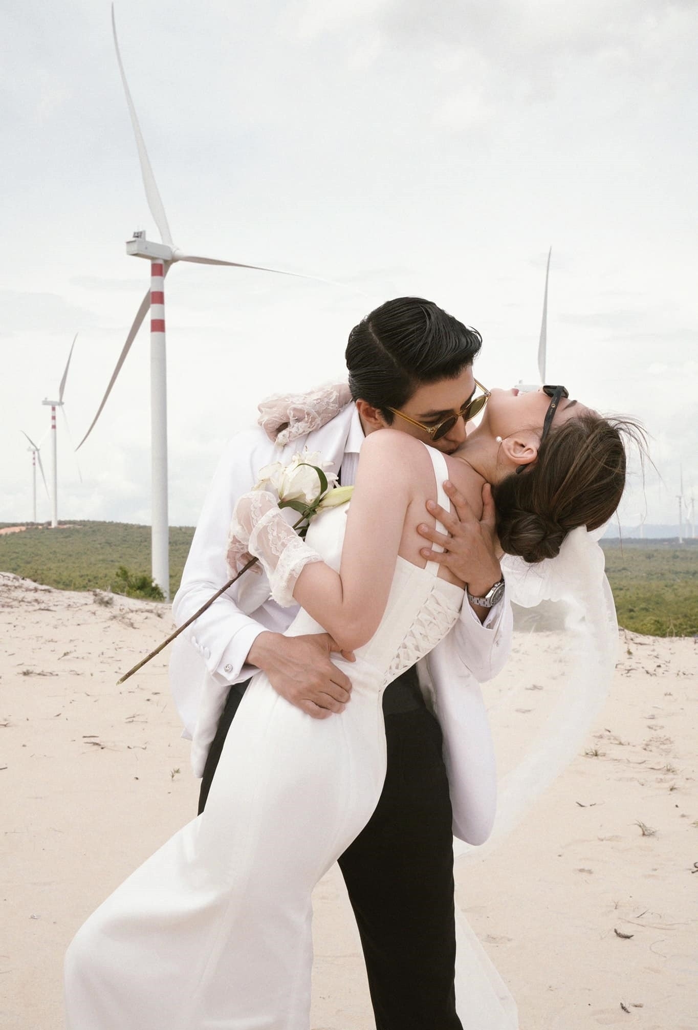 Sao Việt hôm nay 24/9: Mê mẩn bộ ảnh cưới siêu lãng mạn của cặp đôi Bình An - Phương Nga