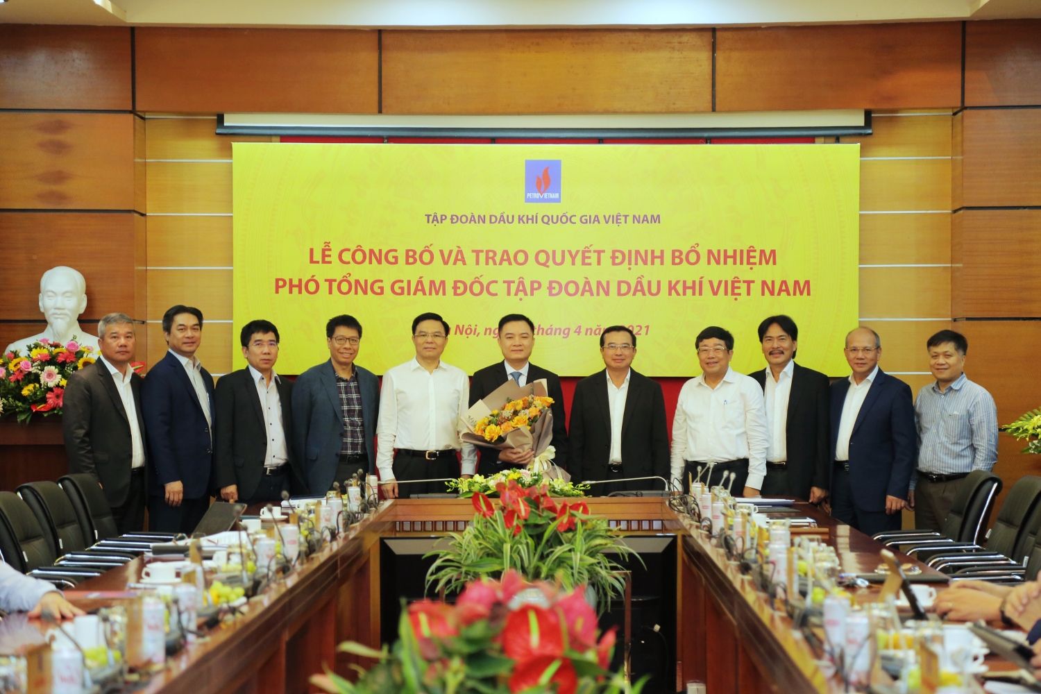 Petrovietnam công bố, trao quyết định Phó Tổng giám đốc Tập đoàn đối với đồng chí Lê Ngọc Sơn