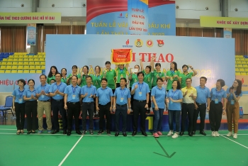 Đội PVFCCo giành chức vô địch ở các nội dung thi đấu đồng đội môn nhảy bao bố và kéo co