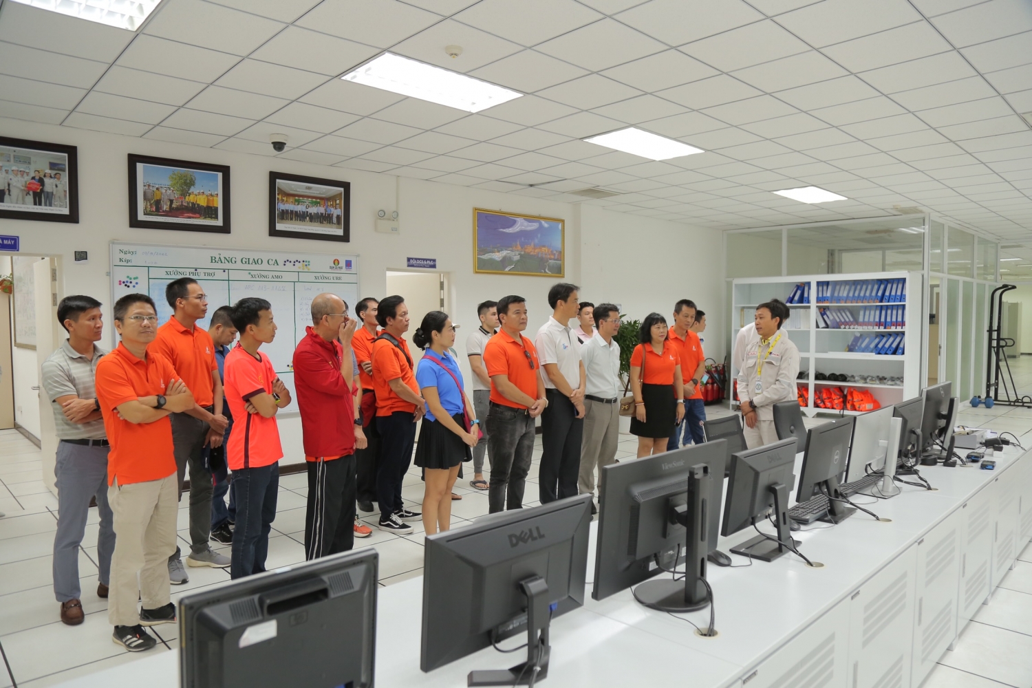 Đoàn công tác của PVEP thăm và làm việc tại Nhà máy Đạm Cà Mau