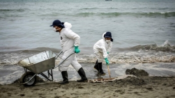 24 bãi biển của Peru đang bị ảnh hưởng bởi sự cố tràn dầu