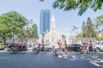 Ngồi xích lô du lịch ngắm thành phố Đà Nẵng. Tại sao không?
