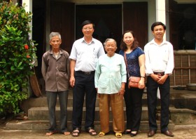 VPI thăm Mẹ Việt Nam Anh hùng và bàn giao nhà tình nghĩa