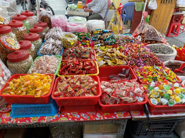 Bánh kẹo Tết TP HCM là niềm tự hào của người dân Việt Nam. Với đa dạng về loại hình và hương vị, bánh kẹo Tết tại TP HCM luôn được đón nhận và yêu thích bởi nhiều người. Hãy xem qua những hình ảnh đẹp mắt về bánh kẹo Tết tại thành phố Hồ Chí Minh để thấy rõ sự độc đáo và đa dạng của chúng.