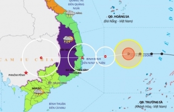 Quảng Trị - Khánh Hòa đang mưa lớn, bão Vamco gần Biển Đông tiếp tục tăng cấp