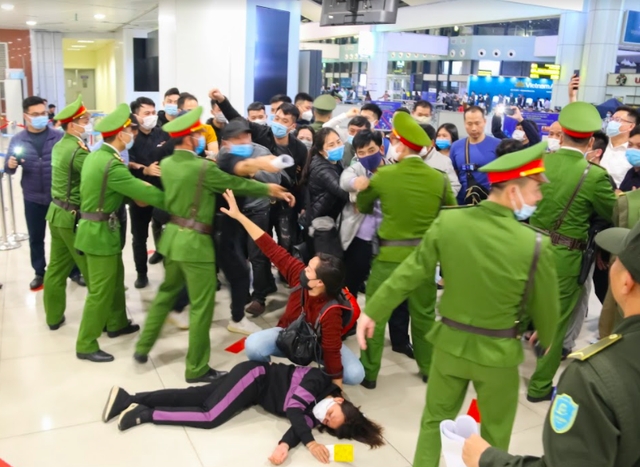 Ứng phó khẩn nguy tình huống nhóm khách gây rối, đập phá sân bay Nội Bài