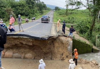 Nam Trung Bộ, Tây Nguyên thiệt hại nặng nề do mưa lũ