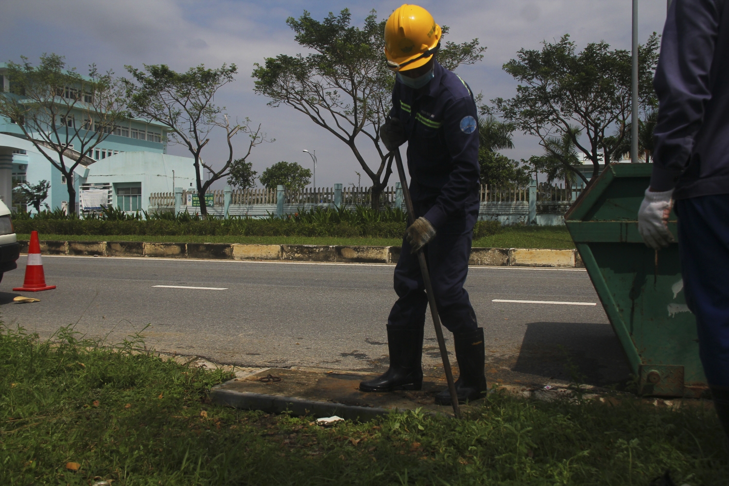 Những người làm sạch “thế giới ngầm” ở Đà Nẵng