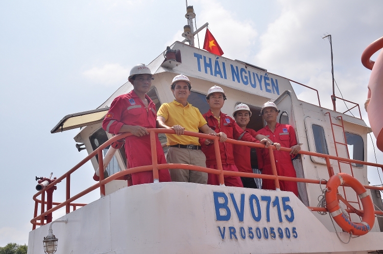 Công đoàn PV Drilling thăm và chúc tết đầu năm mới NLĐ - Thuyền viên trực tại kho cảng xăng dầu Petec Cái Mép tỉnh Bà Rịa – Vũng Tàu