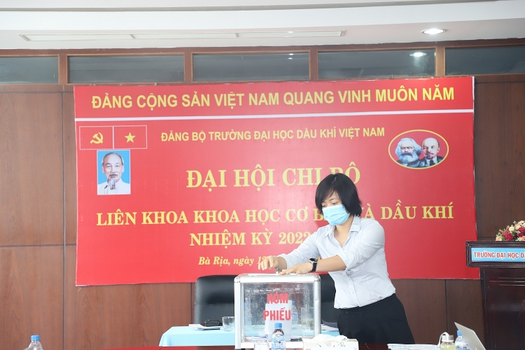 Đảng bộ Trường Đại học Dầu khí Việt Nam tổ chức thành công Đại hội điểm Chi bộ Liên khoa Khoa học cơ bản và Dầu khí