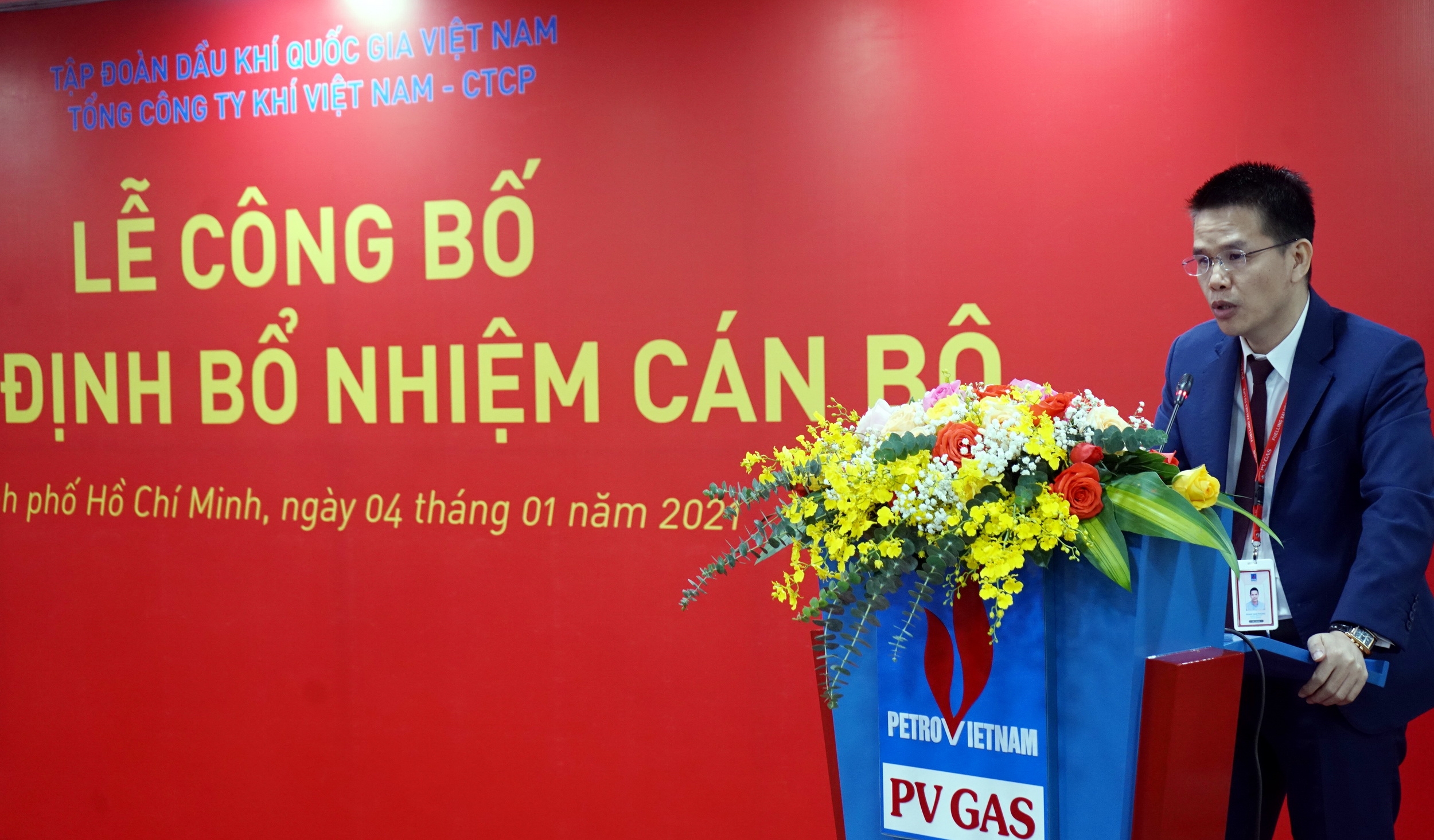 Phó tổng giám đốc PV GAS Phạm Văn Phong, thay mặt các cán bộ vừa nhận nhiệm vụ, phát biểu nhận nhiệm vụ ở cương vị mới
