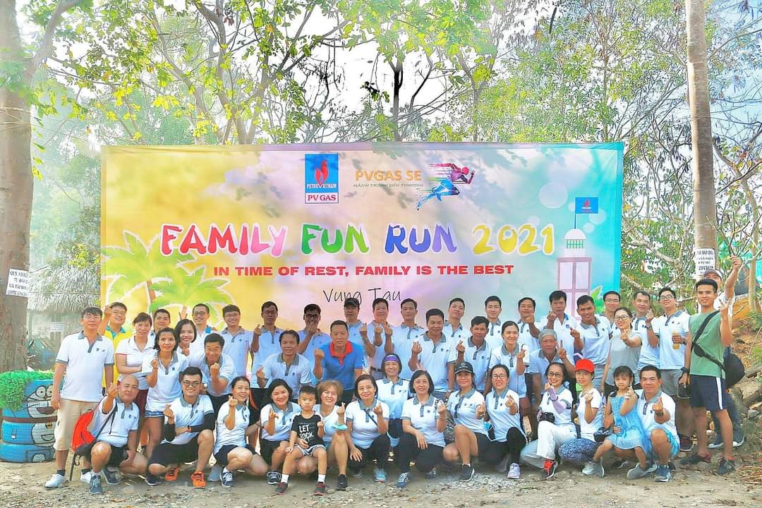 chương trình đi bộ rèn luyện sức khỏe và gắn kết gia đình mang tên “FAMILY FUN RUN 2021” 