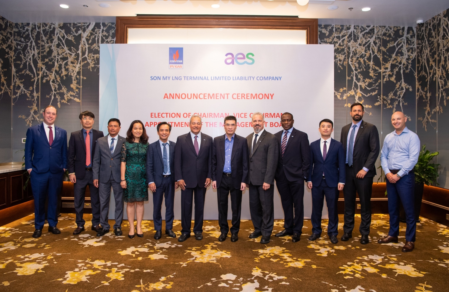 Lãnh đạo PV GAS và AES chúc mừng Công ty TNHH Kho cảng LNG Sơn Mỹ hợp tác phát triển