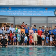 Đoàn Thanh niên PPS và Petro Hotel tổ chức dạy bơi và kỹ năng phòng chống đuối nước cho con CBCNV