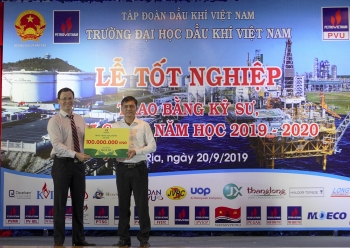 Đạm Cà Mau trao học bổng 100 triệu đồng cho sinh viên Trường Đại học Dầu khí Việt Nam