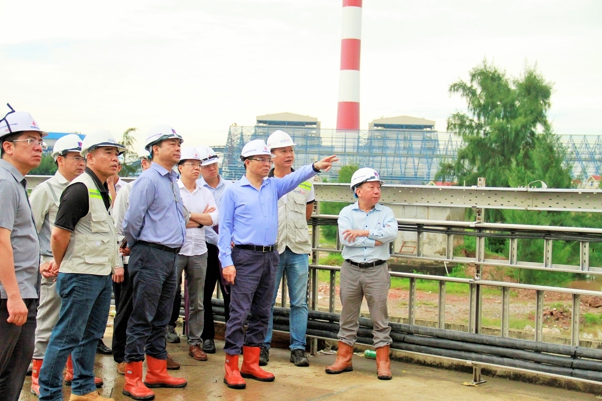 Tổng Giám đốc Petrovietnam Lê Mạnh Hùng chỉ đạo công tác trên công trường Dự án Nhiệt điện Thái Bình 2