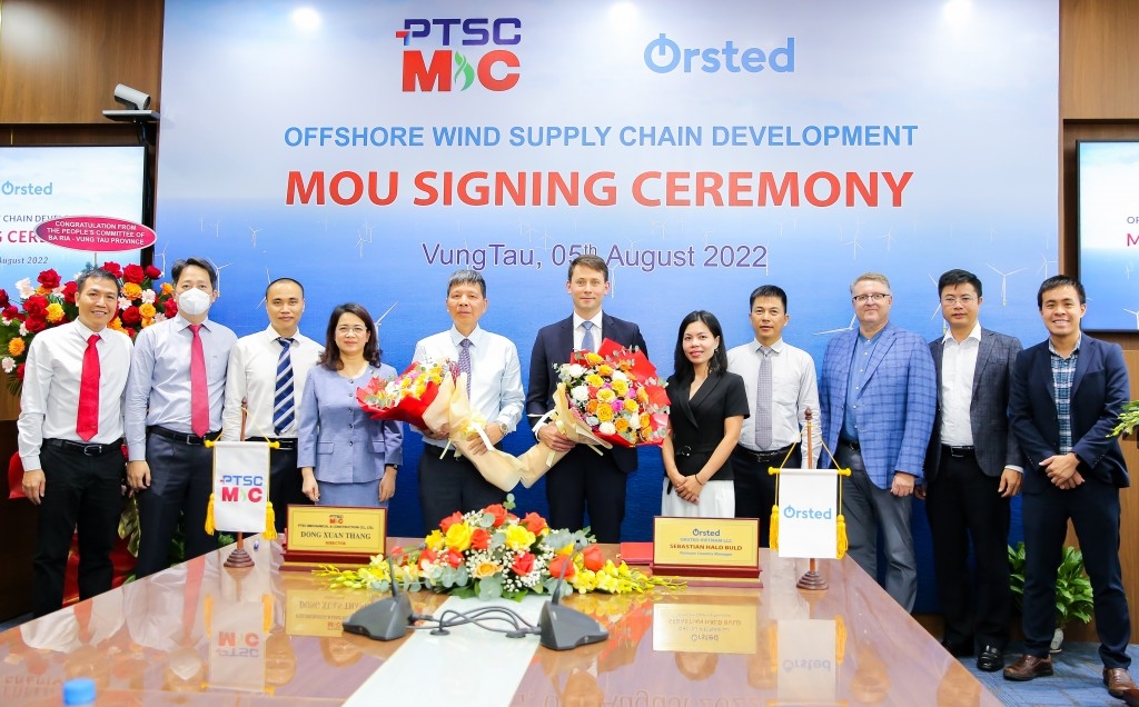 Ørsted (của Đan Mạch) - Công ty dẫn đầu toàn cầu về điện gió ngoài khơi và Công ty TNHH MTV Dịch vụ Cơ khí Hàng hải PTSC (PTSC M&C) vừa ký kết biên bản ghi nhớ (MoU) để khởi động quan hệ hợp tác trong các dự án điện gió ngoài khơi ở Việt Nam.