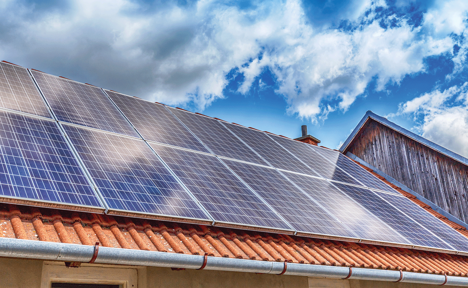 Tận thu điện mặt trời từ các hộ gia đình chịu ảnh hưởng về thời tiết, thời gian và cơ sở chưa đồng bộ