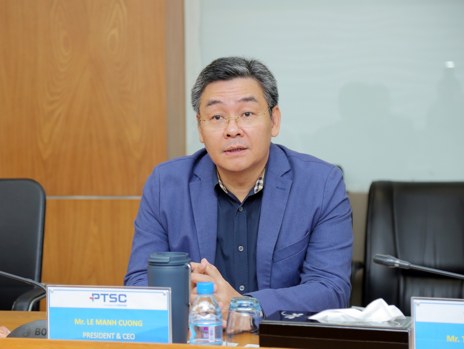 Ông Lê Mạnh Cường - Tổng Giám đốc PTSC trao đổi tại buổi Lễ