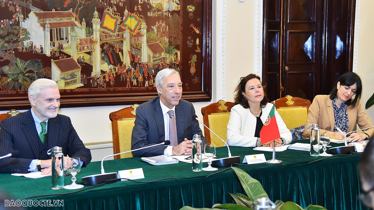 Bộ trưởng Joao Gomes Cravinho khẳng định, Bồ Đào Nha mong muốn thúc đẩy quan hệ hợp tác với Việt Nam trong tổng thể chính sách của Bồ Đào Nha đối với khu vực Châu Á - Thái Bình Dương.