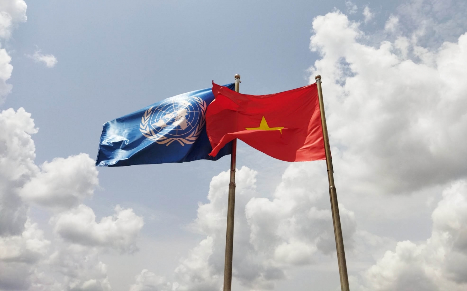 Quan hệ Việt Nam và Liên hợp quốc: Là một thành viên chính thức của Liên Hợp Quốc kể từ 21/9/1977, quan hệ giữa Việt Nam và Liên Hợp Quốc luôn được duy trì và phát triển tốt đẹp theo thời gian. Việt Nam đã đóng góp tích cực vào nhiều hoạt động quan trọng của Liên Hợp Quốc.