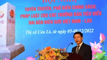 Phổ biến chính sách pháp luật cho các Trưởng bản tiêu biểu hai bên biên giới Việt Nam-Lào