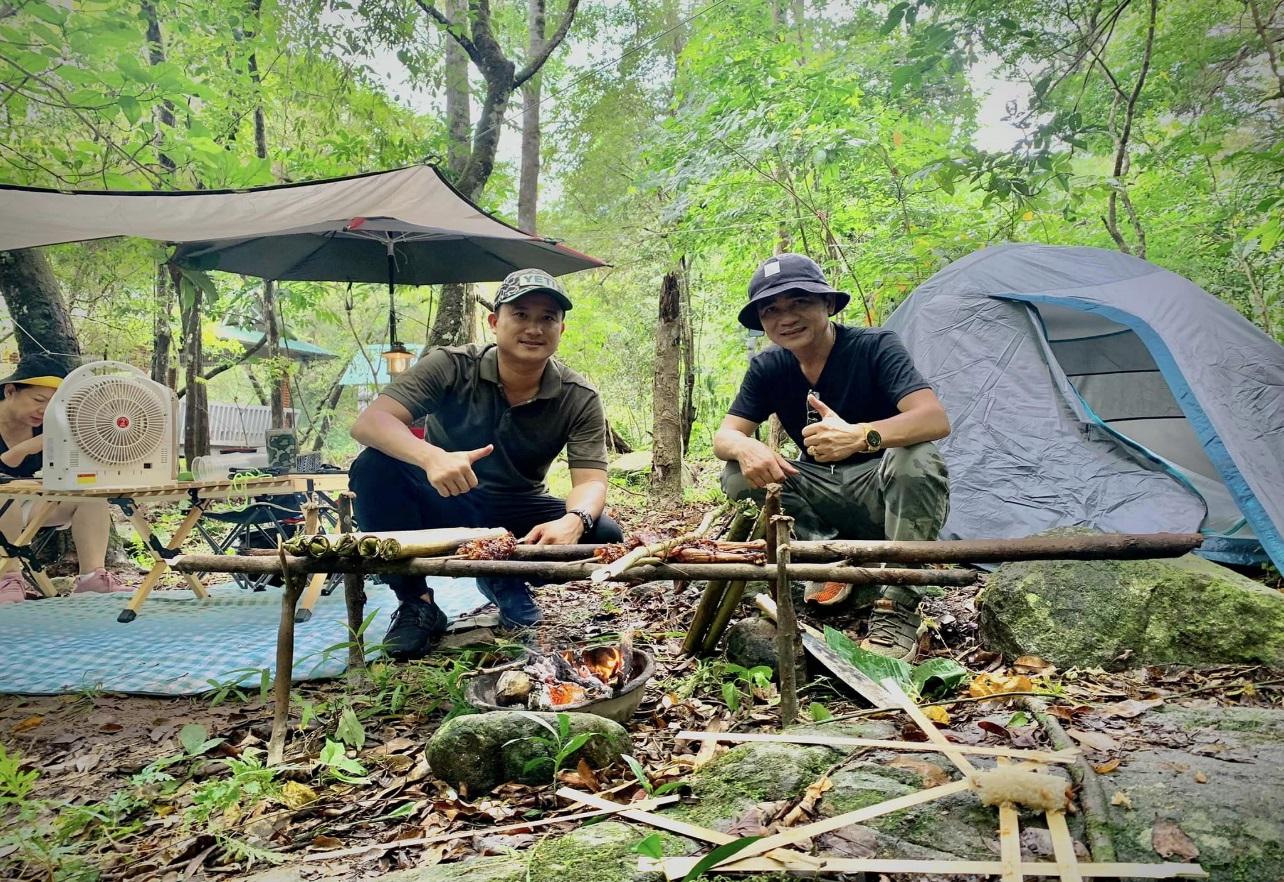 Trải nghiệm săn mây cắm trại bên suối tại Vườn Quốc gia Phước Bình