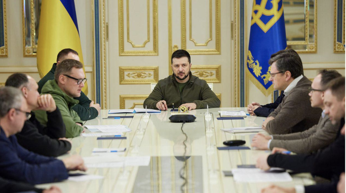 Ukraine cách chức hàng loạt quan chức cấp cao  - 1