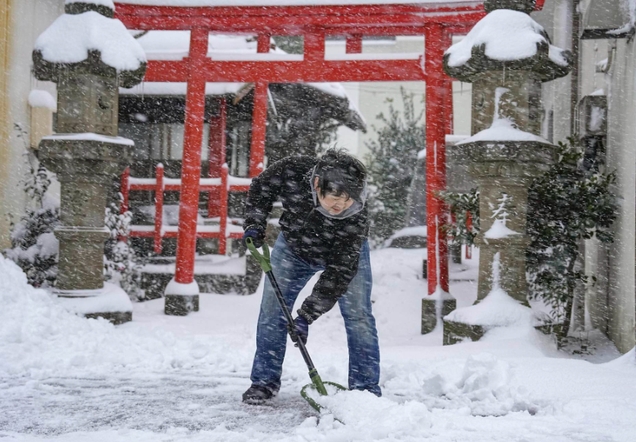 Lạnh kỷ lục khiến Nhật Bản chao đảo