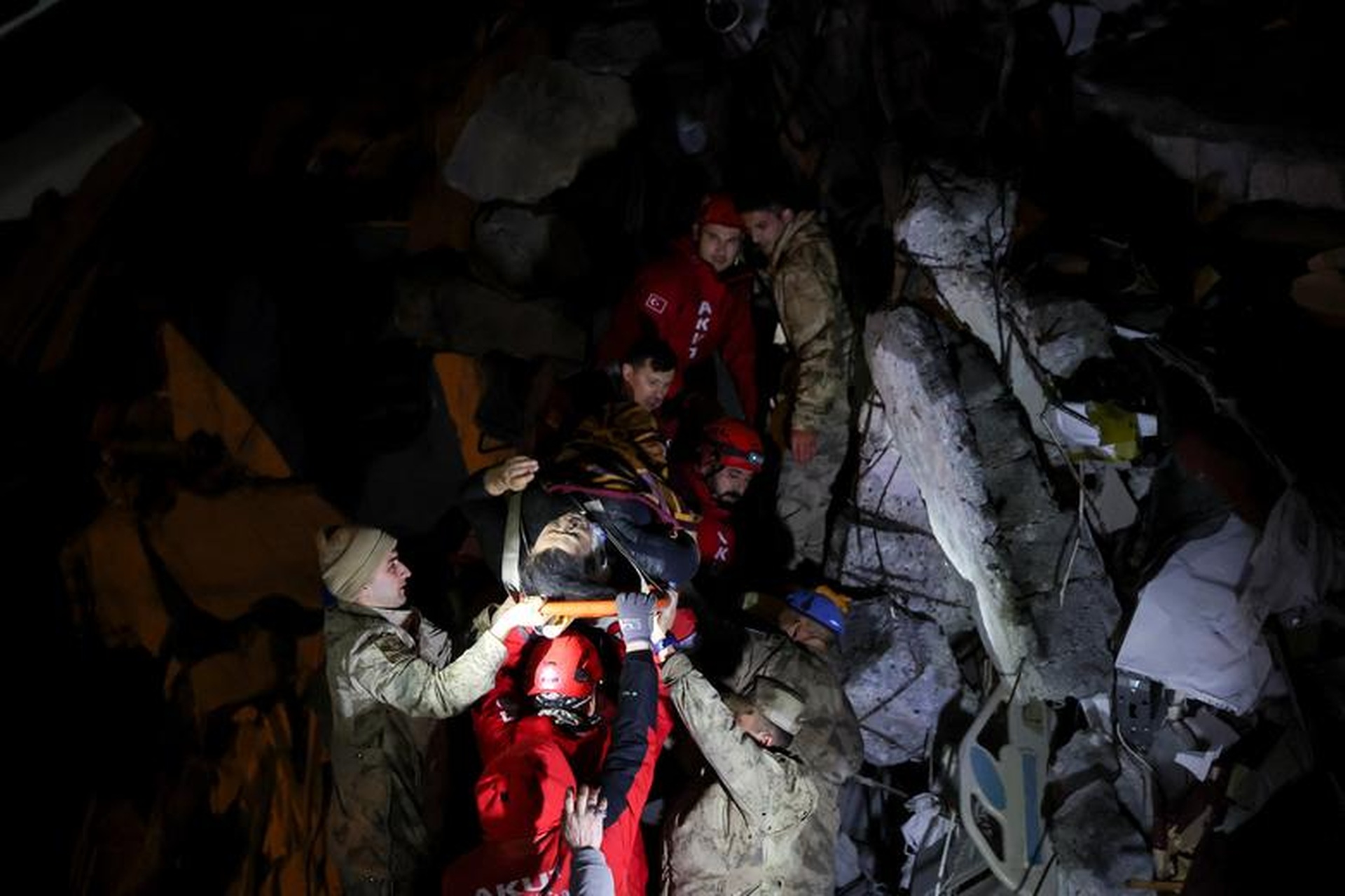 Thổ Nhĩ Kỳ, Syria tan hoang như bãi chiến trường sau động đất kinh hoàng - 3