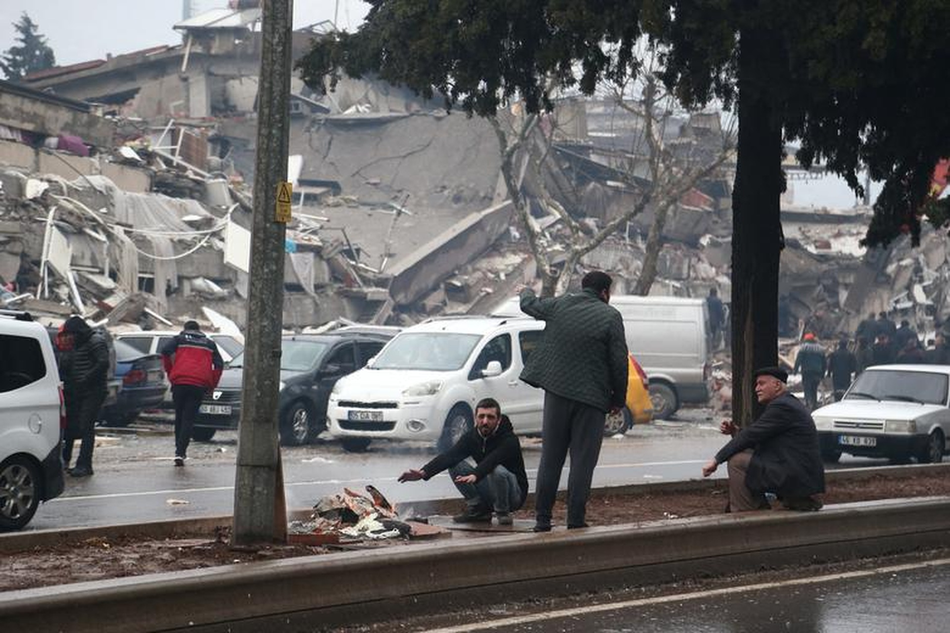 Thổ Nhĩ Kỳ, Syria tan hoang như bãi chiến trường sau động đất kinh hoàng - 7