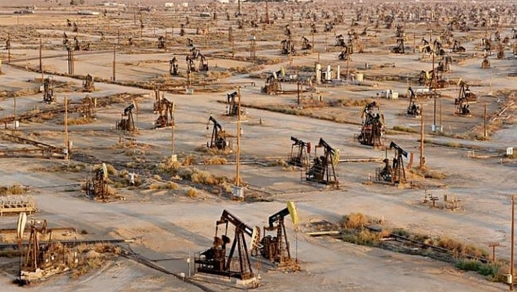 Giá xăng dầu hôm nay 4/11: Dầu thô tiếp đà giảm