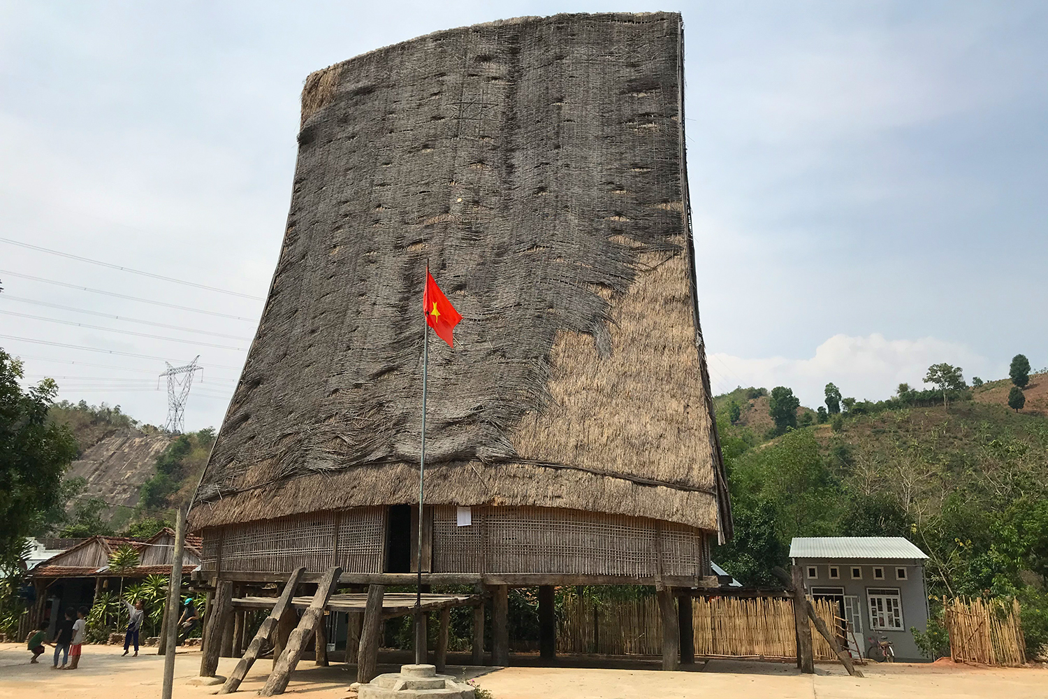 Đến làng cổ Kon K’Tu chạm khẽ vào văn hóa Tây Nguyên