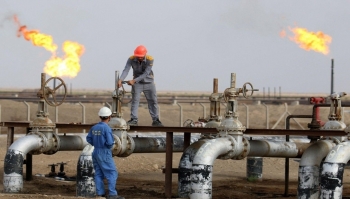 Giá dầu ổn định hơn khi Trung Quốc lo ngại về biến thể Covid-19