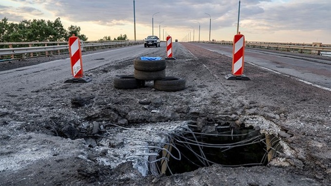 Ukraine tuyên bố kiểm soát 2 cây cầu chiến lược ở miền Nam - 1