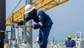 Nigeria mất ít nhất 32 tỷ naira/ngày do đóng cửa các bến cảng dầu