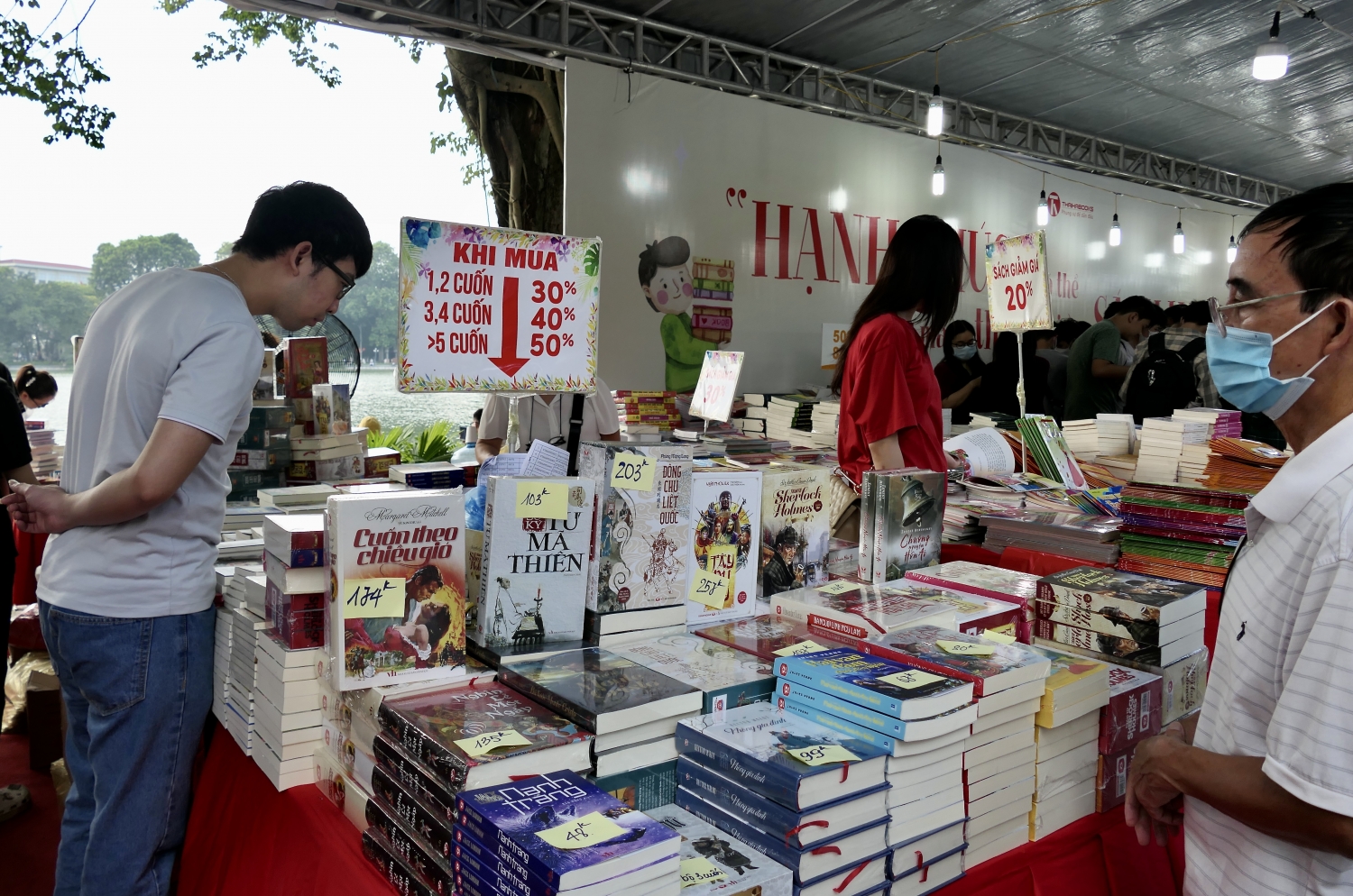 Nhiều ưu đãi giảm giá khi mua sách trong thời gian diễn ra sự kiện
