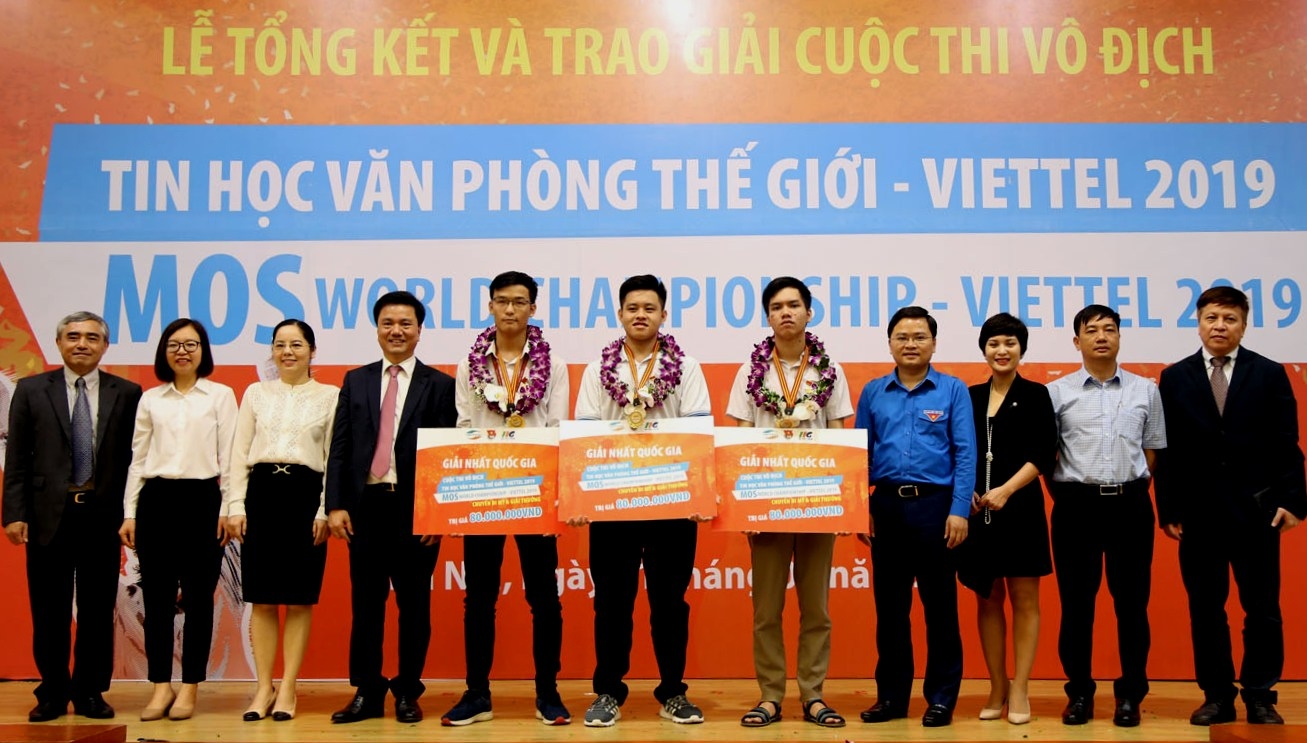 Trao giải cuộc thi Vô địch Tin học văn phòng thế giới - Viettel 2019