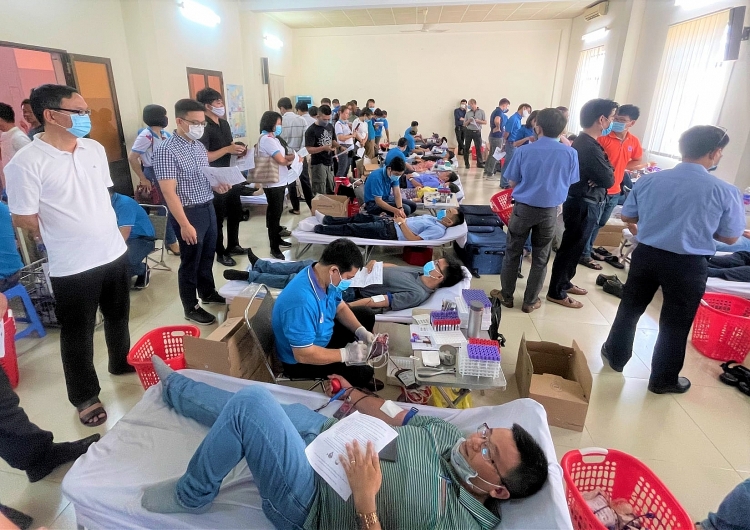 Người lao động Vietsovpetro tích cực tham gia hiến máu nhân đạo