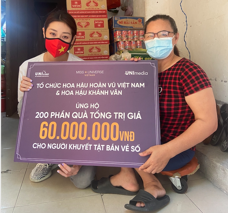 Hoa hậu Khánh Vân chia sẻ khó khăn với người lao động nghèo khuyết tật