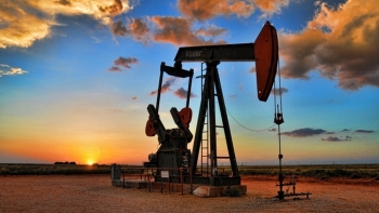 Giá xăng dầu hôm nay 18/11: Brent tụt về mức 90 USD/thùng