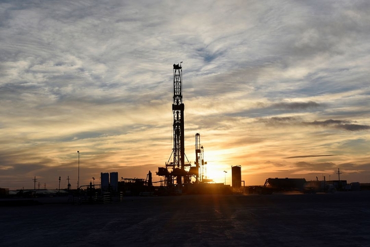 Số lượng giàn khoan dầu khí của Mỹ giảm lần đầu tiên sau 25 tháng